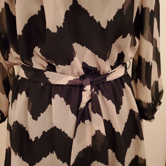 Lily Rose Chevron Dress. NWT - Picture 5 of 7